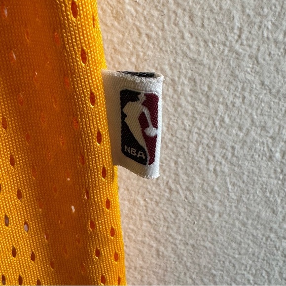 Vintage Kobe Bryant 1987-1988 Hardwood Classics Jersey size Medium - Picture 9 of 13